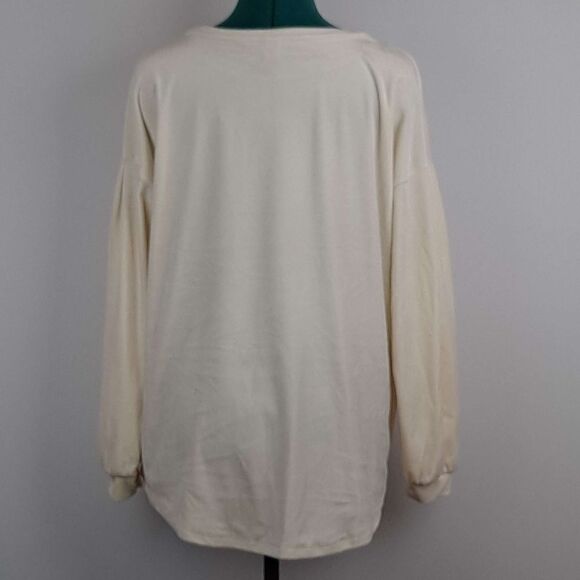 Ladies velvet pullover top NWT - Picture 3 of 10